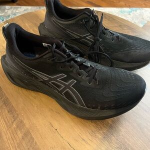 Men’s ASICS Novablast 4